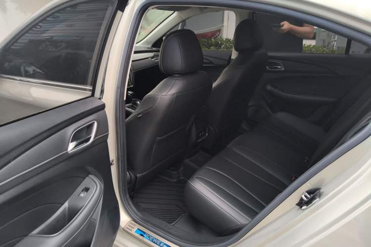 Used Roewe i5 2020 1.5L Automatic 4G Connect Luxury Flagship Edition Left Rear Seat