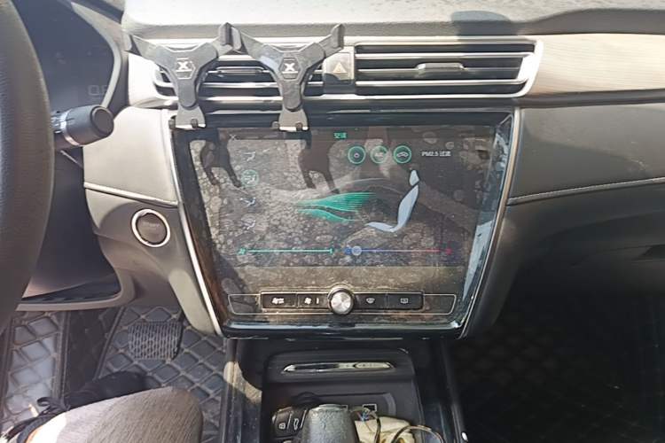Used Roewe i5 2020 1.5L Automatic 4G Connect Luxury Flagship Edition Audio And AC Panel