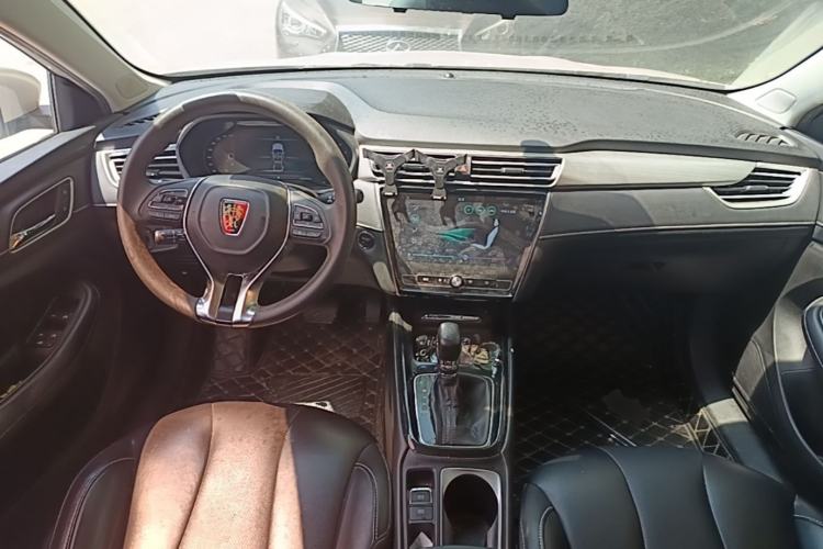 Used Roewe i5 2020 1.5L Automatic 4G Connect Luxury Flagship Edition Center Console
