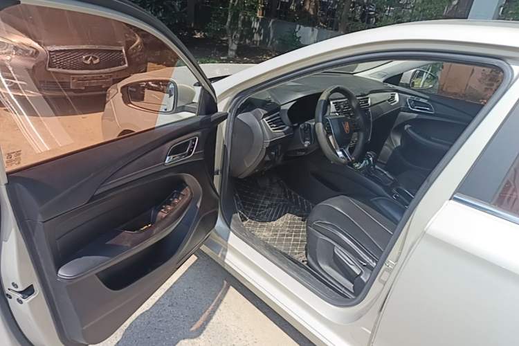 Used Roewe i5 2020 1.5L Automatic 4G Connect Luxury Flagship Edition Driver Seat
