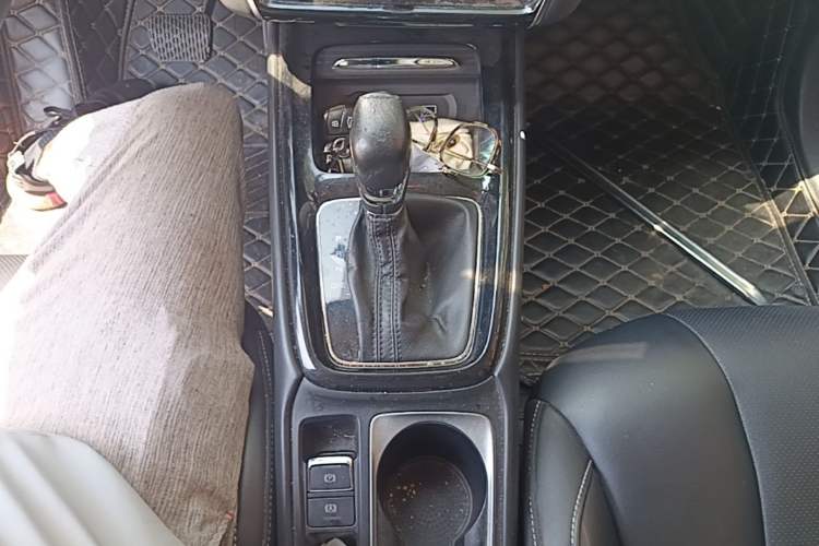 Used Roewe i5 2020 1.5L Automatic 4G Connect Luxury Flagship Edition Gear Lever