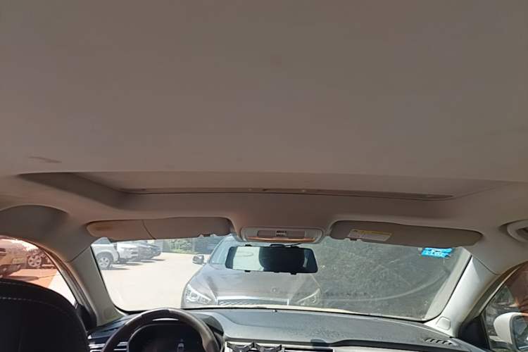 Used Roewe i5 2020 1.5L Automatic 4G Connect Luxury Flagship Edition Headliner