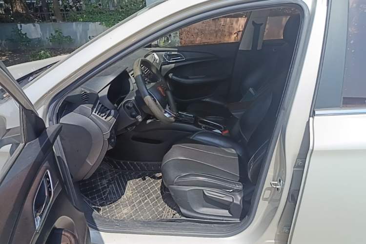 Used Roewe i5 2020 1.5L Automatic 4G Connect Luxury Flagship Edition Left Front Seat
