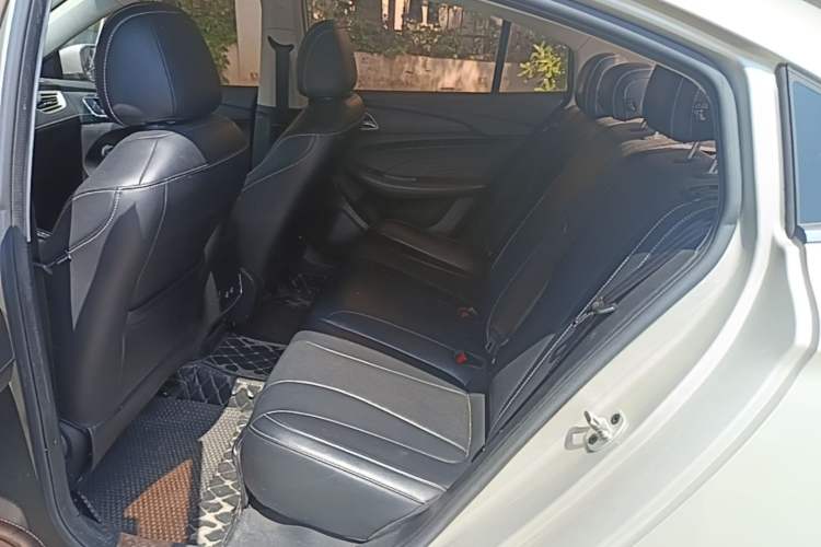 Used Roewe i5 2020 1.5L Automatic 4G Connect Luxury Flagship Edition Left Rear Seat