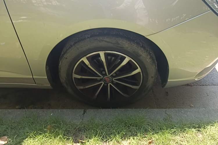 Used Roewe i5 2020 1.5L Automatic 4G Connect Luxury Flagship Edition Right Front Wheel Hub