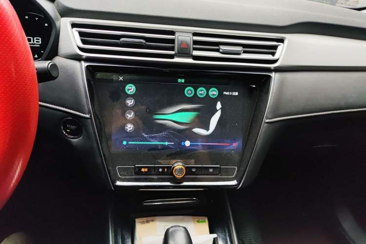 Used Roewe i5 2020 1.5L Automatic 4G Connect Luxury Flagship Edition Audio And AC Panel