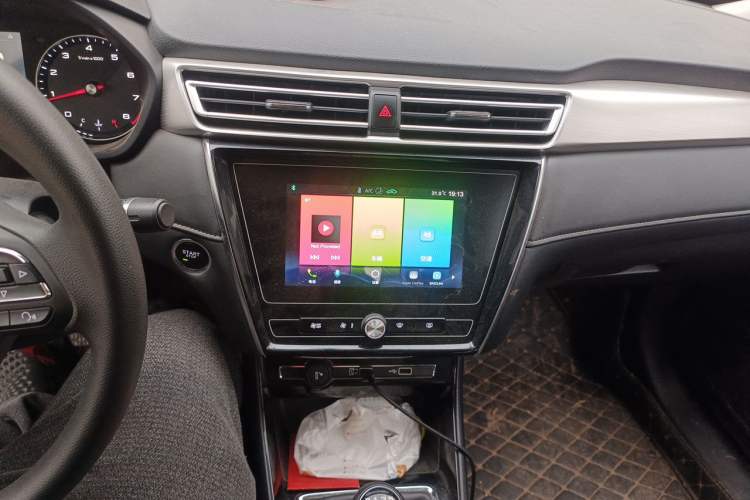 Used Roewe i5 2020 1.5L Manual 4G Connect Leehao Flagship Edition Audio And AC Panel