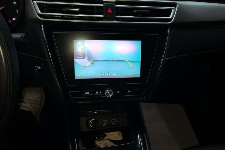 Used Roewe i5 2020 1.5L Automatic 4G Connected Linghao Edition Audio And AC Panel