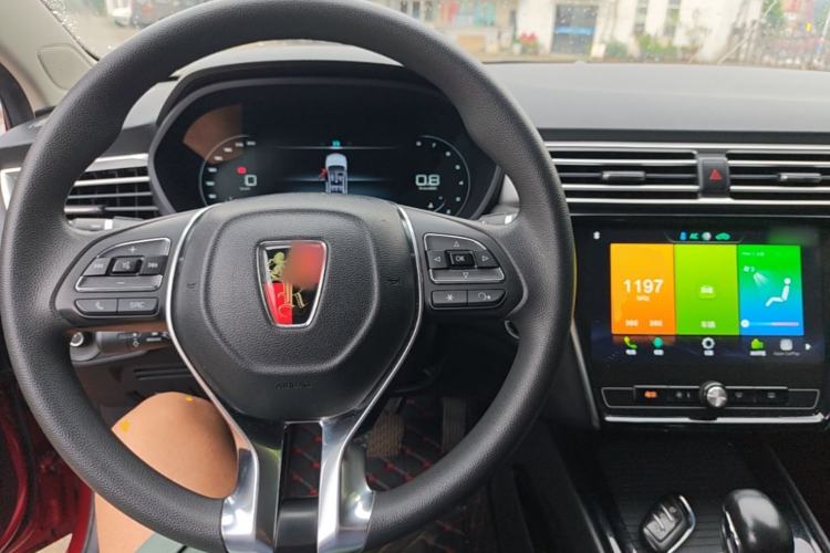 Used Roewe i5 2020 1.5L Automatic 4G Connect Luxury Flagship Edition Center Console