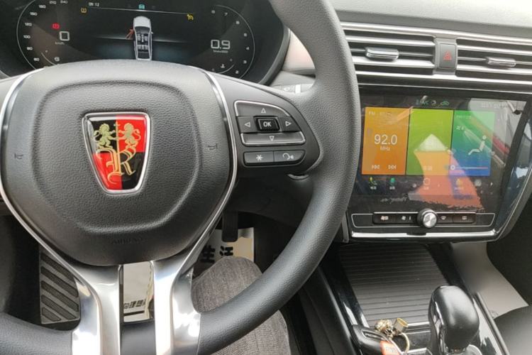 Used Roewe i5 2020 1.5L Automatic 4G Connect Luxury Flagship Edition Center Console
