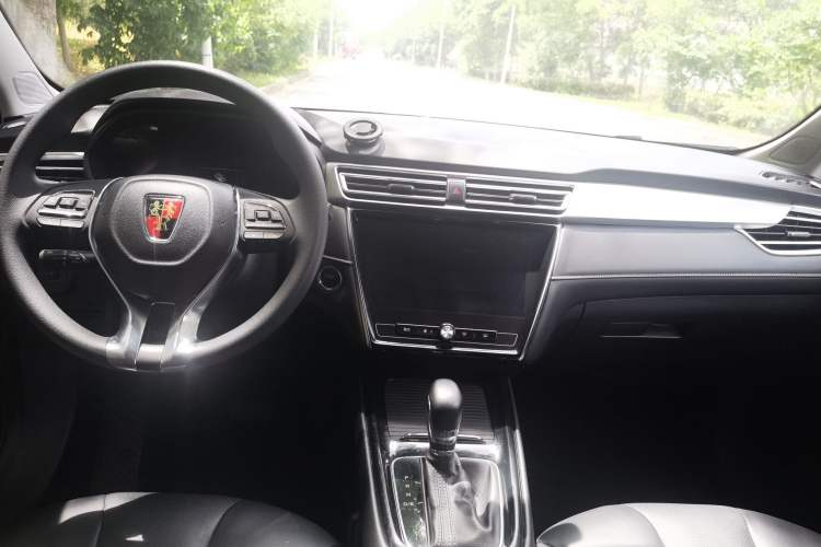 Used Roewe i5 2020 1.5L Automatic 4G Connect Luxury Flagship Edition Center Console