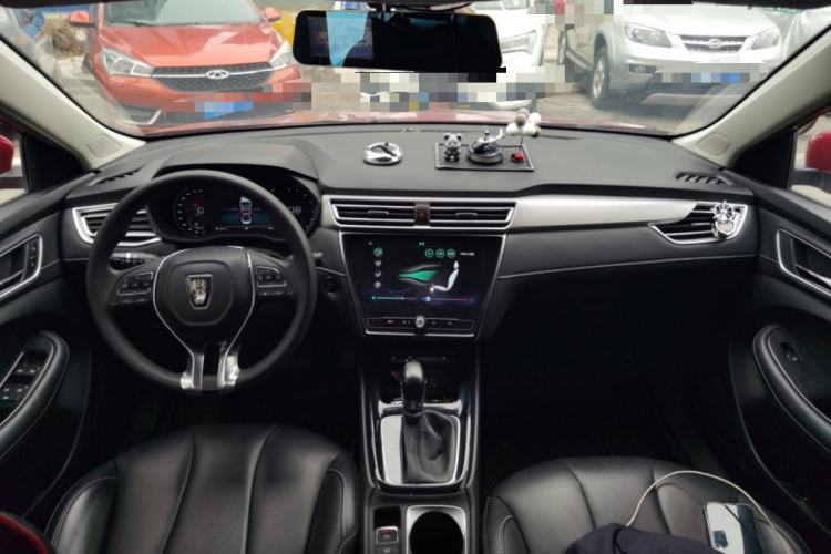 Used Roewe i5 2020 1.5L Automatic 4G Connect Luxury Flagship Edition Center Console