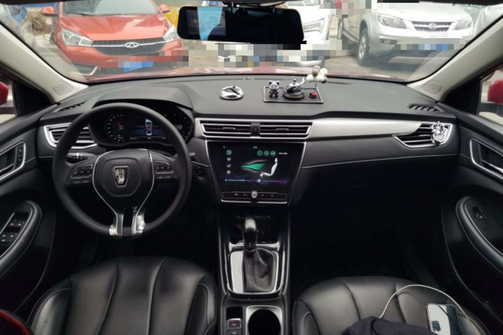 Used Roewe i5 2020 1.5L Automatic 4G Connect Luxury Flagship Edition Center Console