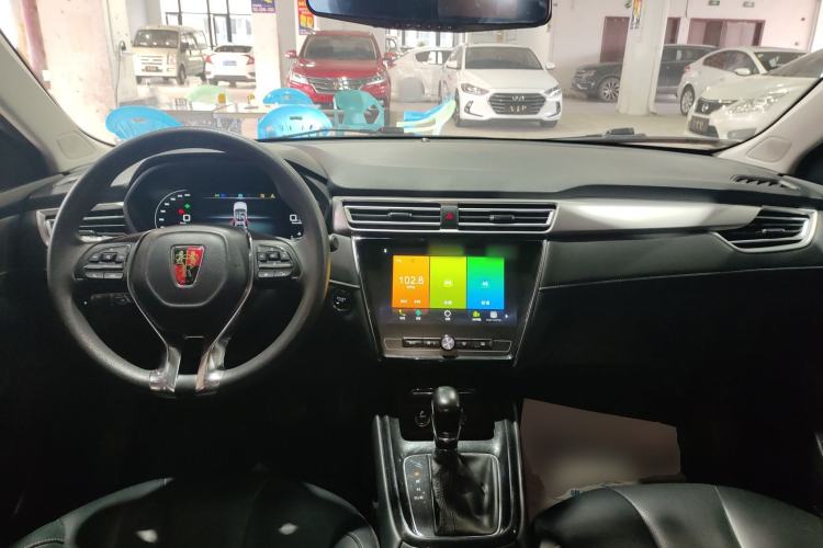 Used Roewe i5 2020 1.5L Automatic 4G Connect Luxury Flagship Edition Center Console