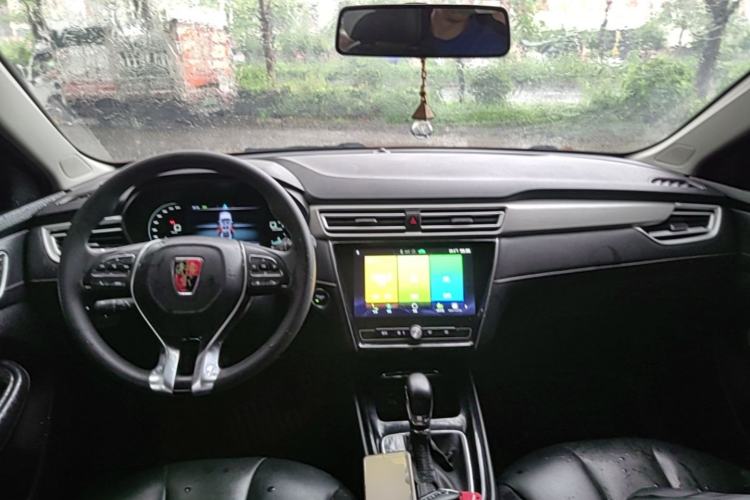 Used Roewe i5 2020 1.5L Automatic 4G Connect Luxury Flagship Edition Center Console