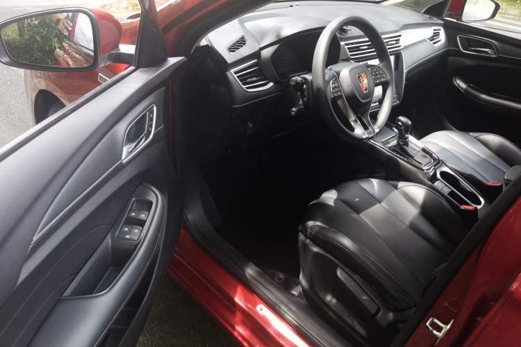 Used Roewe i5 2020 1.5L Automatic 4G Connect Luxury Flagship Edition Driver Seat