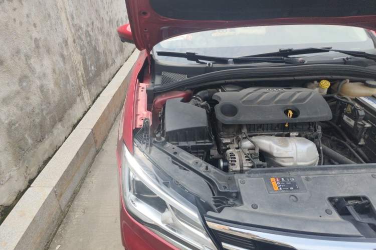 Used Roewe i5 2020 1.5L Automatic 4G Connect Luxury Flagship Edition Engine Bay Right