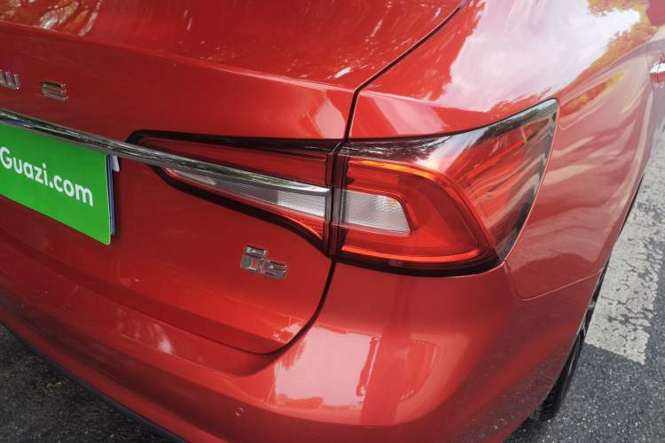Used Roewe i5 2020 1.5L Automatic 4G Connect Luxury Flagship Edition Exterior 2
