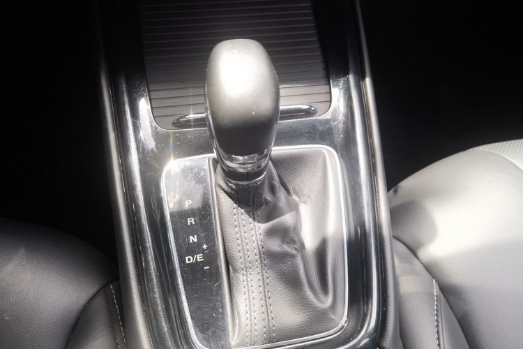 Used Roewe i5 2020 1.5L Automatic 4G Connect Luxury Flagship Edition Gear Lever