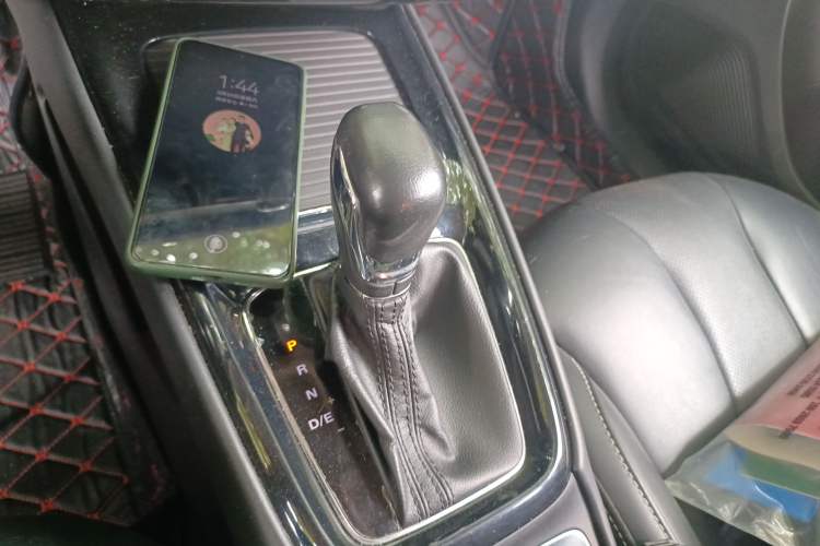 Used Roewe i5 2020 1.5L Automatic 4G Connect Luxury Flagship Edition Gear Lever