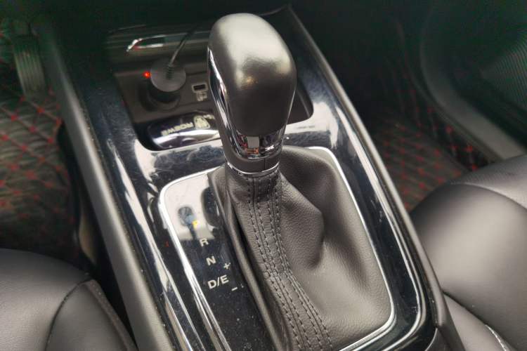 Used Roewe i5 2020 1.5L Automatic 4G Connect Luxury Flagship Edition Gear Lever