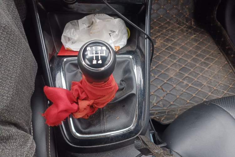 Used Roewe i5 2020 1.5L Manual 4G Connect Leehao Flagship Edition Gear Lever