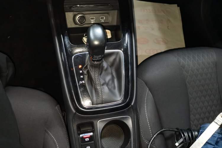 Used Roewe i5 2020 1.5L Automatic 4G Connected Linghao Edition Gear Lever