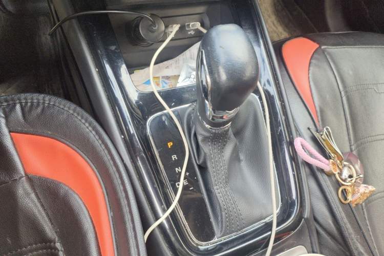 Used Roewe i5 2020 1.5L Automatic 4G Connect Luxury Flagship Edition Gear Lever