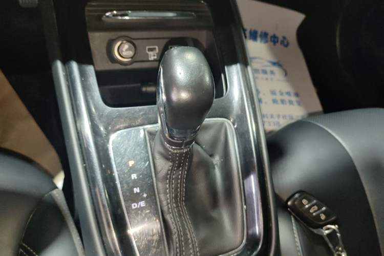 Used Roewe i5 2020 1.5L Automatic 4G Connect Luxury Flagship Edition Gear Lever
