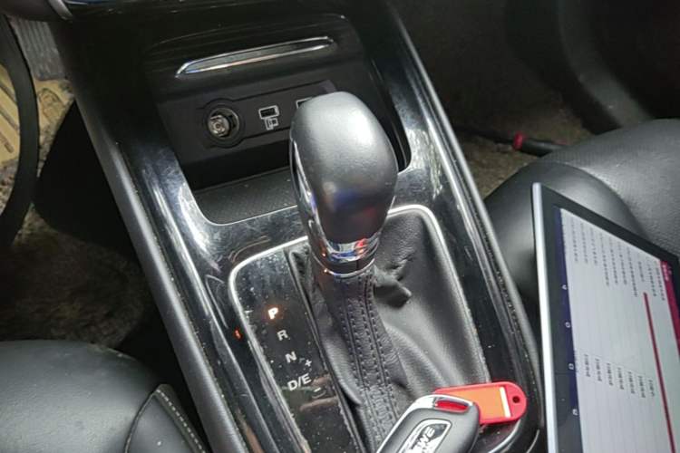 Used Roewe i5 2020 1.5L Automatic 4G Connect Luxury Flagship Edition Gear Lever