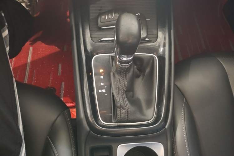 Used Roewe i5 2020 1.5L Automatic 4G Connect Luxury Flagship Edition Gear Lever