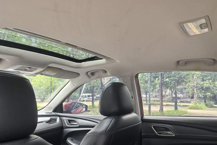 Used Roewe i5 2020 1.5L Automatic 4G Connect Luxury Flagship Edition Headliner