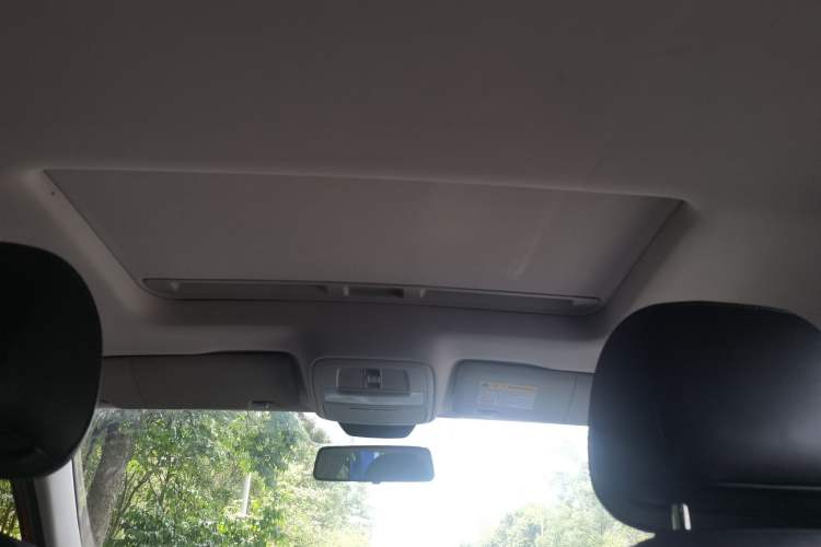 Used Roewe i5 2020 1.5L Automatic 4G Connect Luxury Flagship Edition Headliner