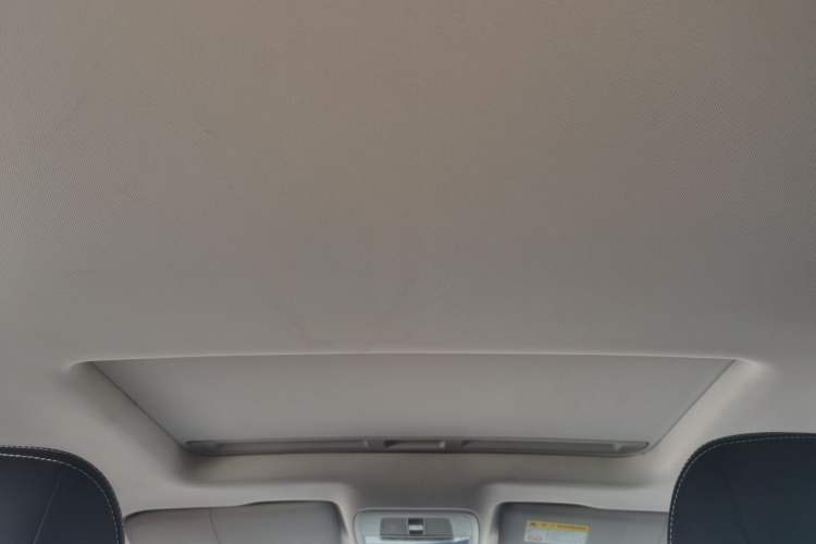 Used Roewe i5 2020 1.5L Automatic 4G Connect Luxury Flagship Edition Headliner
