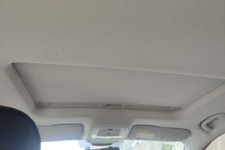 Used Roewe i5 2020 1.5L Automatic 4G Connect Luxury Flagship Edition Headliner
