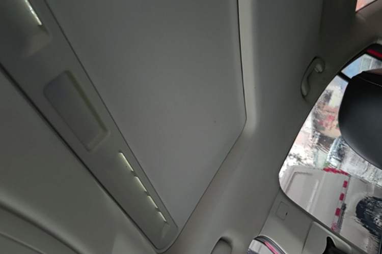 Used Roewe i5 2020 1.5L Automatic 4G Connect Luxury Flagship Edition Headliner