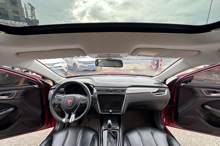 Used Roewe i5 2020 1.5L Automatic 4G Connect Luxury Flagship Edition Interior 1
