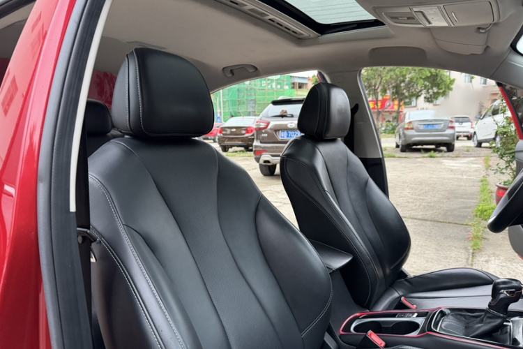 Used Roewe i5 2020 1.5L Automatic 4G Connect Luxury Flagship Edition Interior 10
