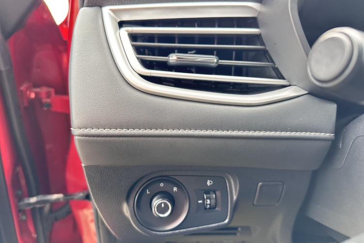 Used Roewe i5 2020 1.5L Automatic 4G Connect Luxury Flagship Edition Interior 2