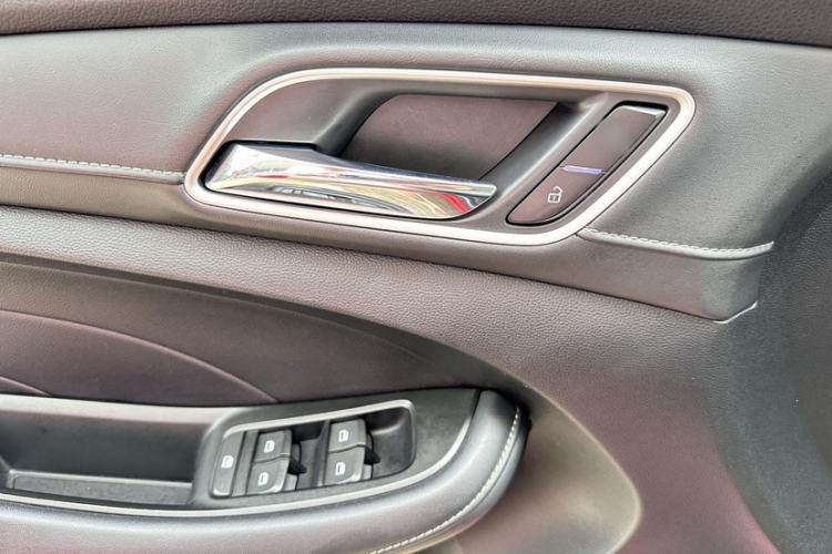 Used Roewe i5 2020 1.5L Automatic 4G Connect Luxury Flagship Edition Interior 3