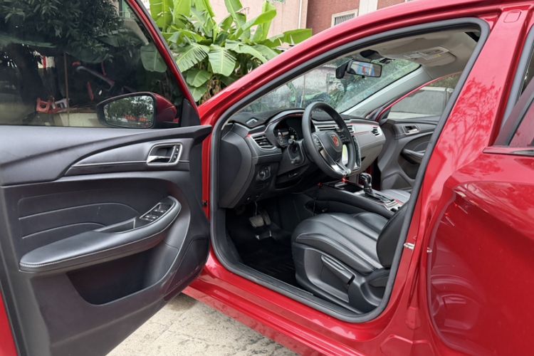 Used Roewe i5 2020 1.5L Automatic 4G Connect Luxury Flagship Edition Interior 4