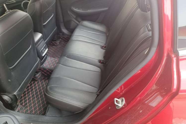 Used Roewe i5 2020 1.5L Automatic 4G Connect Luxury Flagship Edition Interior 4