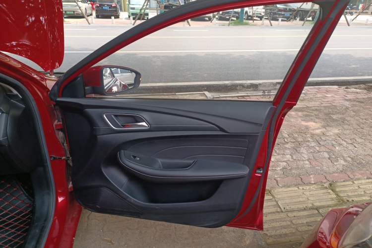 Used Roewe i5 2020 1.5L Automatic 4G Connect Luxury Flagship Edition Interior 5