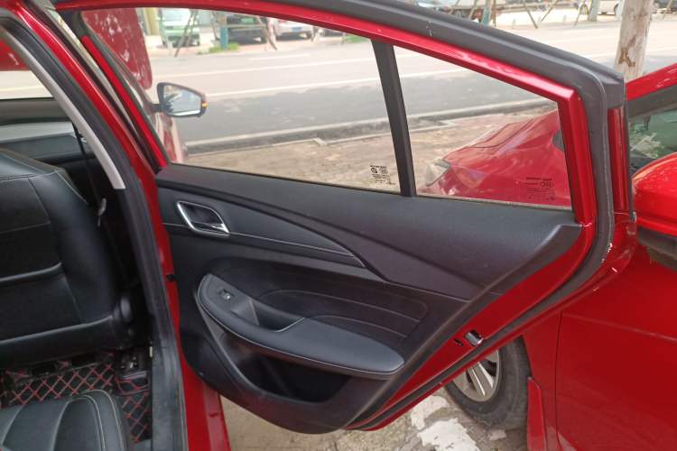 Used Roewe i5 2020 1.5L Automatic 4G Connect Luxury Flagship Edition Interior 6