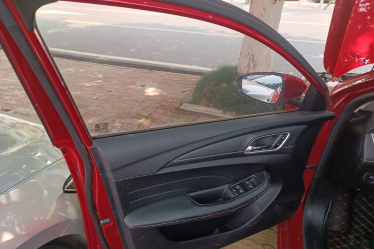 Used Roewe i5 2020 1.5L Automatic 4G Connect Luxury Flagship Edition Interior 7