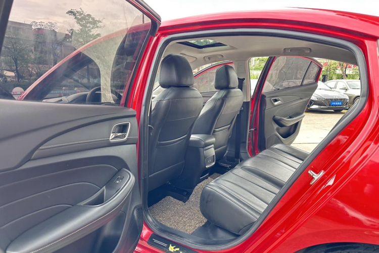 Used Roewe i5 2020 1.5L Automatic 4G Connect Luxury Flagship Edition Interior 7