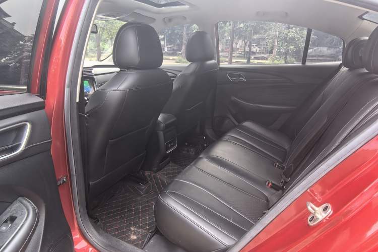Used Roewe i5 2020 1.5L Automatic 4G Connect Luxury Flagship Edition Interior 8
