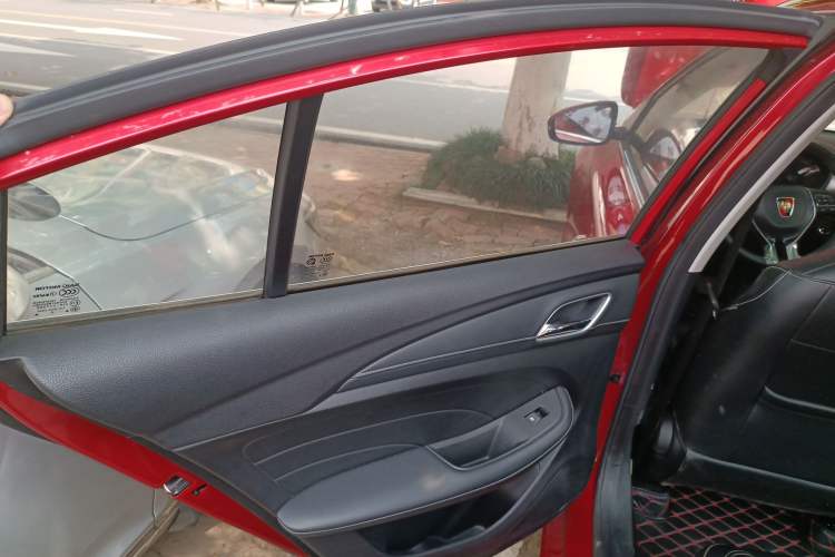 Used Roewe i5 2020 1.5L Automatic 4G Connect Luxury Flagship Edition Interior 8