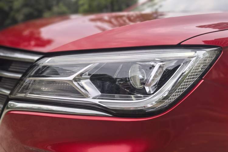 Used Roewe i5 2020 1.5L Automatic 4G Connect Luxury Flagship Edition Left Front Headlight