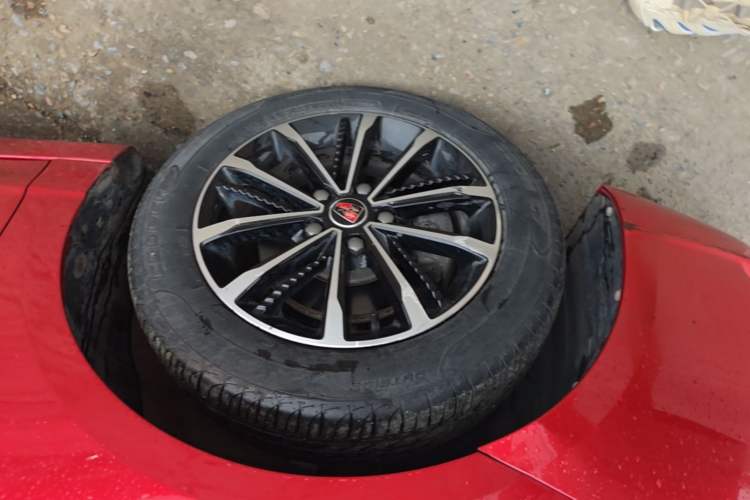 Used Roewe i5 2020 1.5L Automatic 4G Connect Luxury Flagship Edition Left Front Wheel Hub